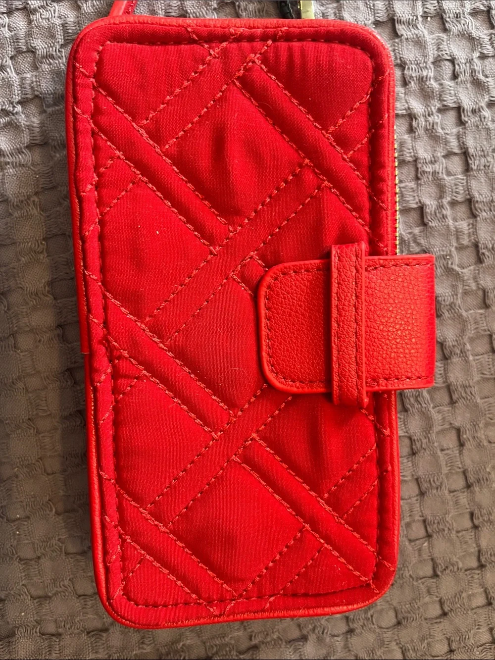 Vera Bradley Cardinal Red Quilted RFID Smartphone Wristlet Wallet NWT.